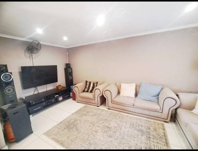 4 BEDROOM PROPERTY TO RENT IN HEUWELOORD